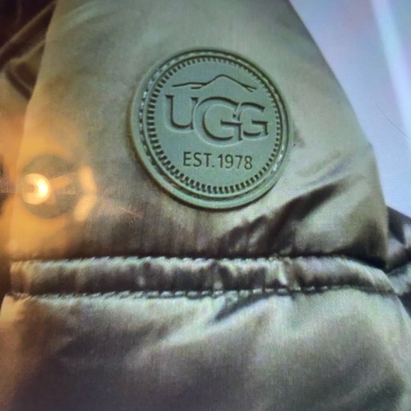 UGG Ronney Women's Cropped Puffer Hooded Jacket Olive Green Size L NEW $198 - Picture 5 of 13